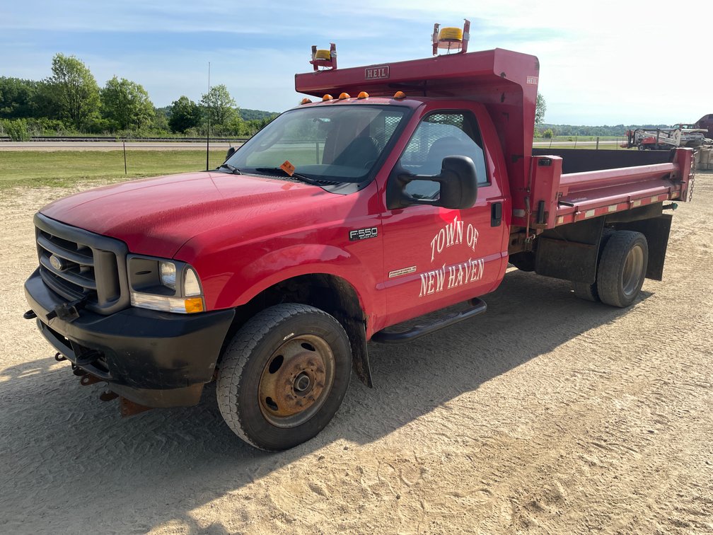 2003 Ford F550 Work Truck (Has WI Title)