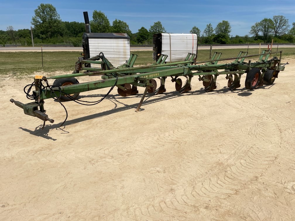 John Deere 2500 6-Point Plow