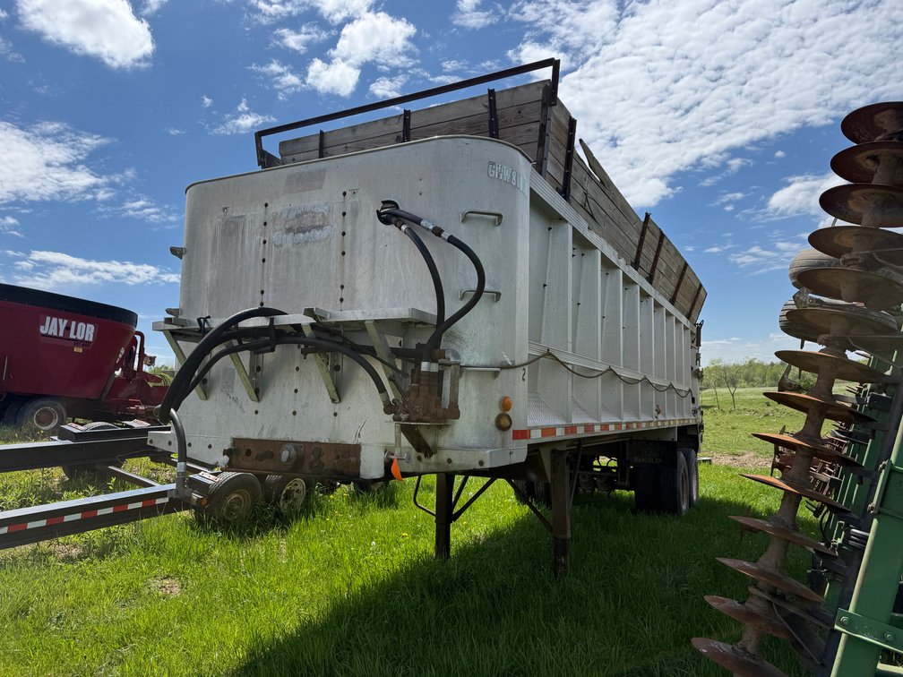 1979 Easton Pusher 28' Semi Pusher Trailer (Has WI Title) (Stanley, WI)