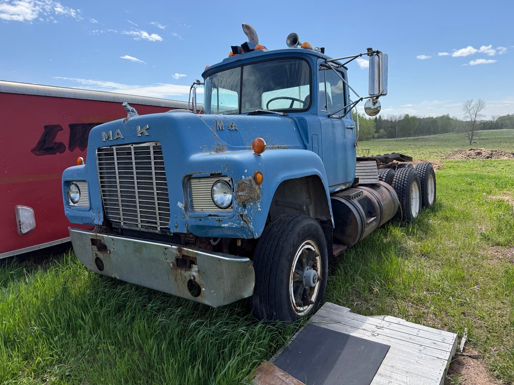 1984 Mack R686ST Tandem Axle Semi Tractor (Has WI Title) (Stanley, WI)