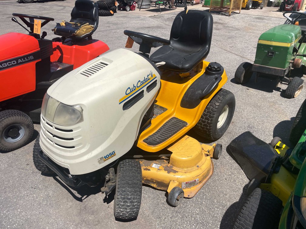 Cub Cadet Riding Lawn Mower (O3)