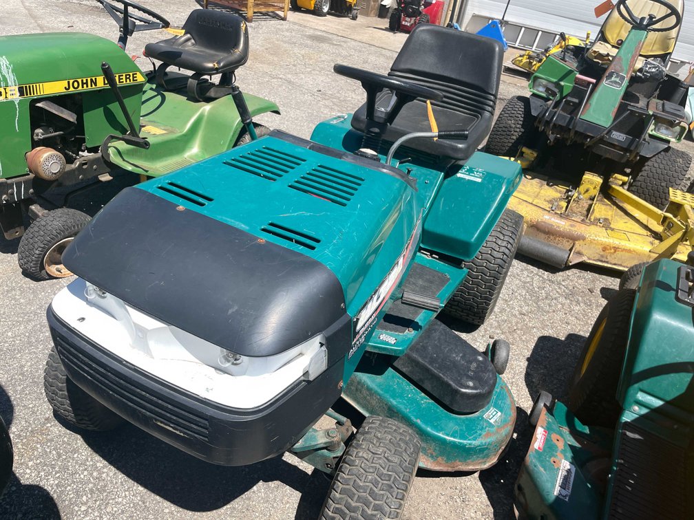 Murray Riding Mower (O3)
