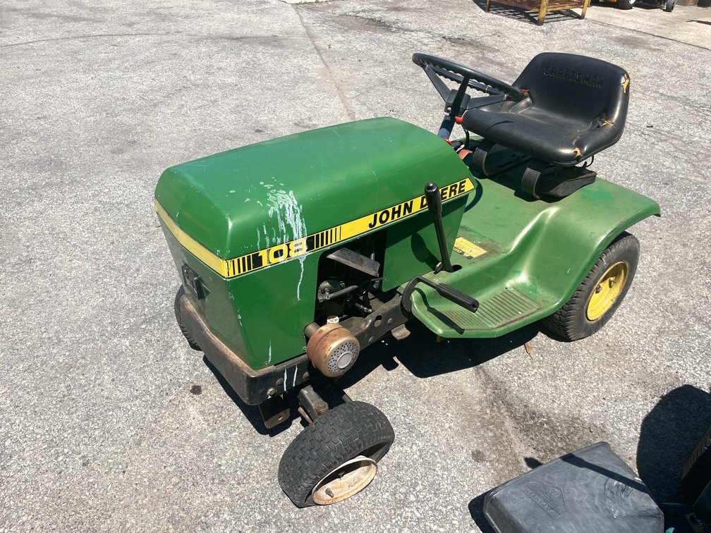 John Deere Lawn Mower (O4)