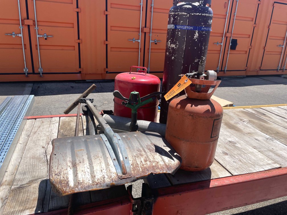 Tanks & Vintage Shovels (O4)