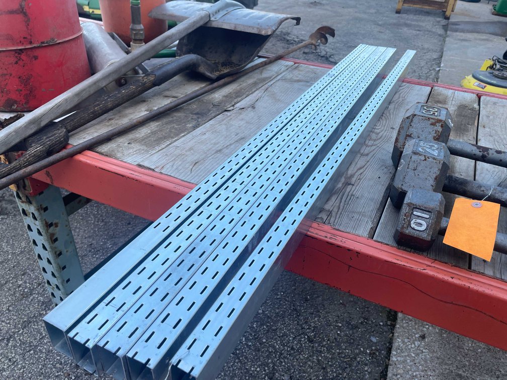 (5) Steel Square Tubing (4)