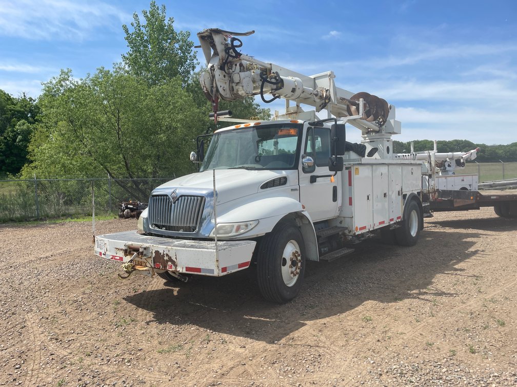 2007 International 4000 Bucket Truck (Has SD Title)