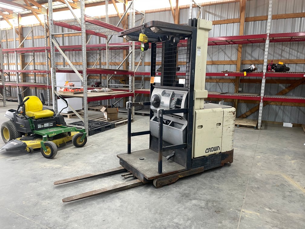 1982 Crown Electric Order Picker