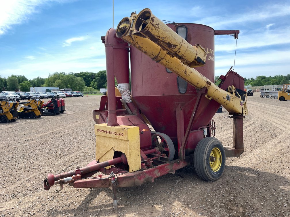 New Holland 355 Feed Mixer