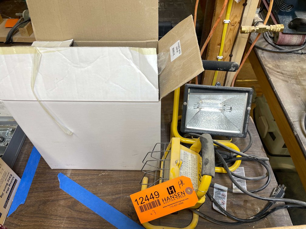 2 Shop Lights and Steam Generator