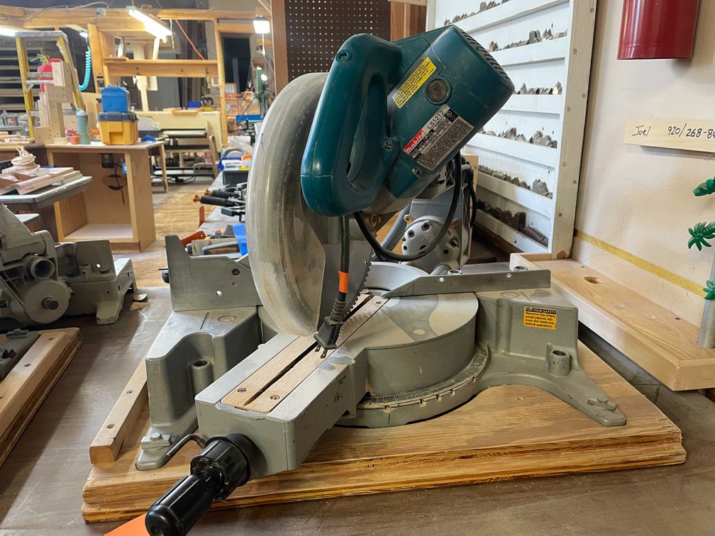 Makita Sliding Miter Saw