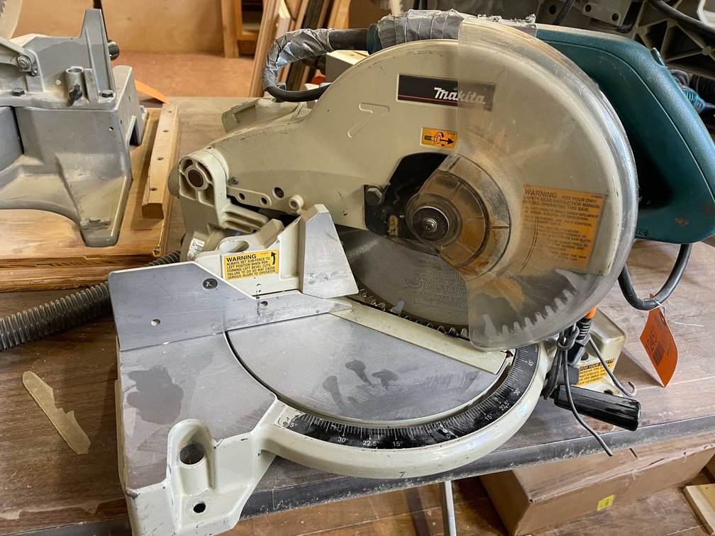 Makita Sliding Compound Miter Saw