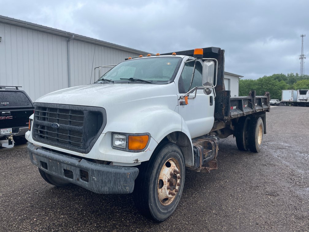 2000 Ford F-650 Single Axle Dump Truck (Has WI Title)