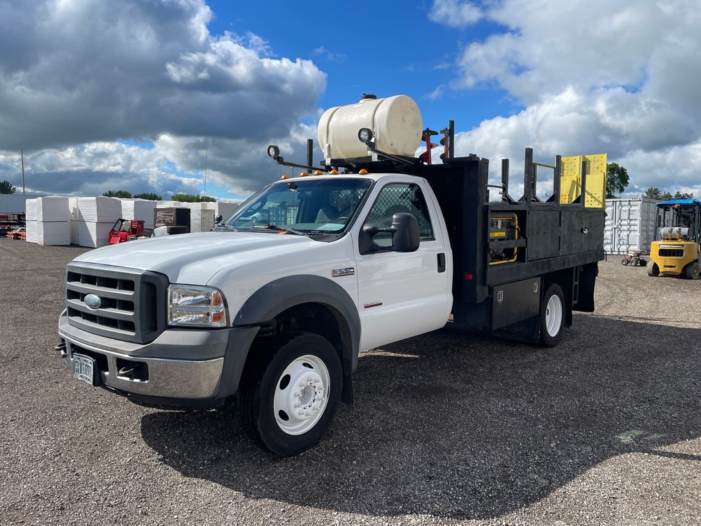 2005 Ford F550 XL Super Duty Truck (Has Title)