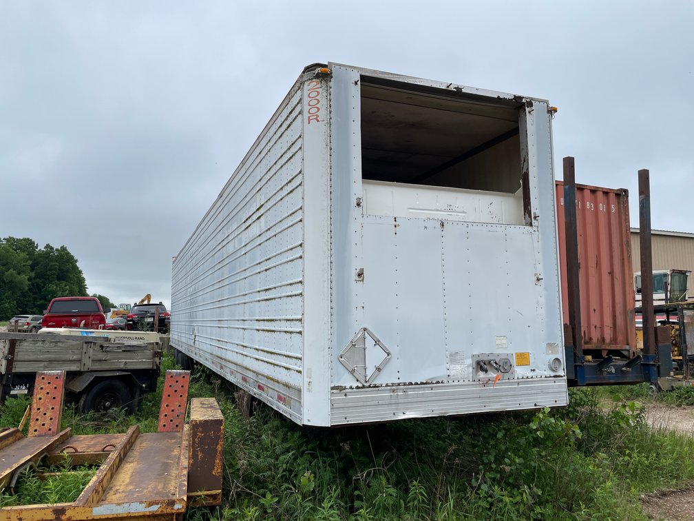Utility 1999 53' Semi Van Trailer (No Title)