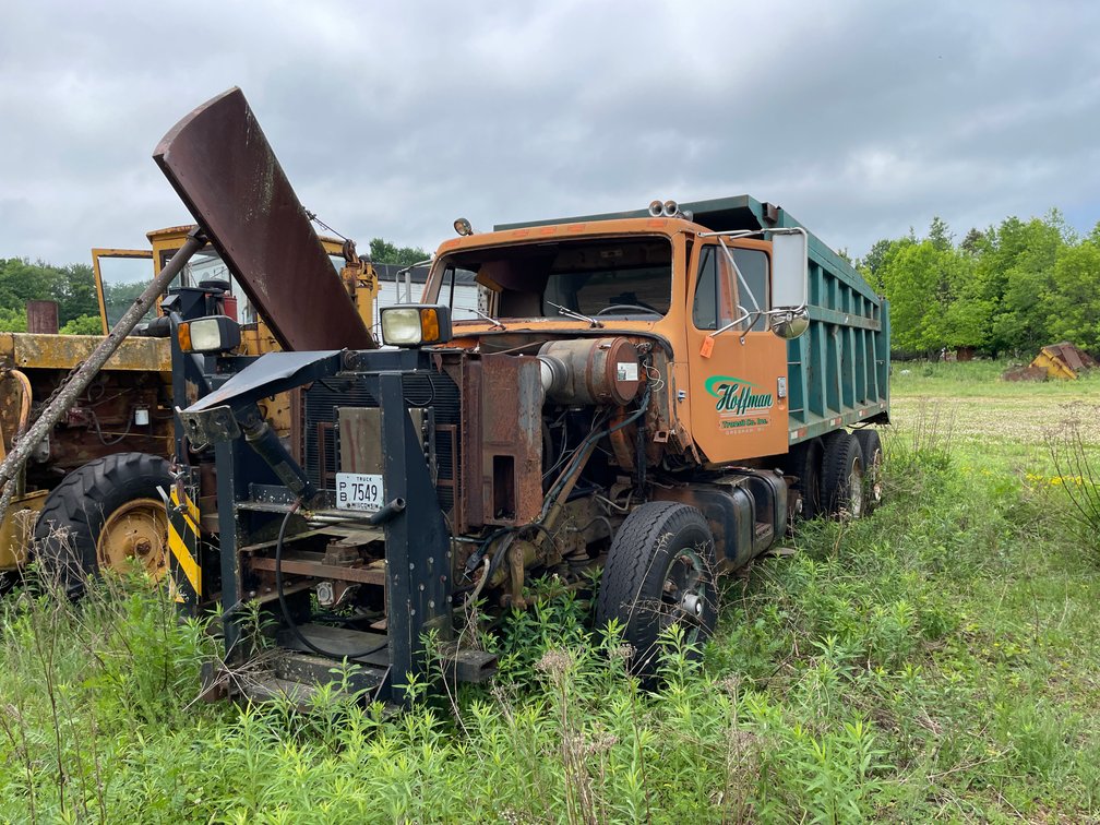International F-2674 Tri Axel Dump Truck (No Title)