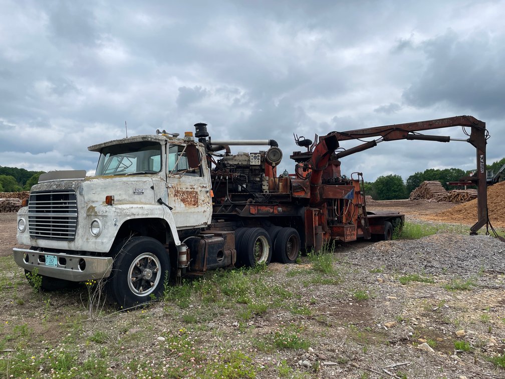 Morbark Total Chiparvestor Trailer with Ford 9000 Truck (No Title)