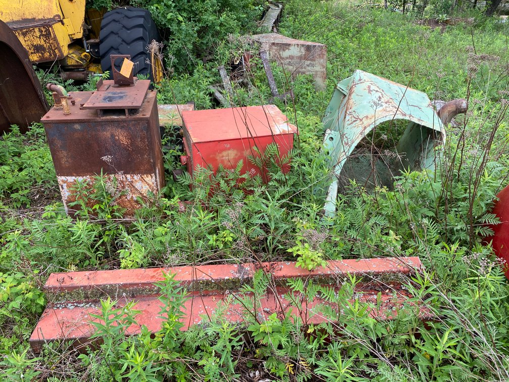 (4) Metal Tanks and Scrap Iron