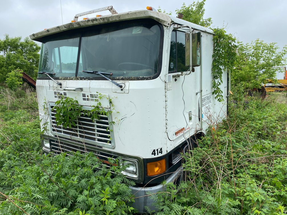International Cab Over Semi Tractor  (No Title for Parts Only)