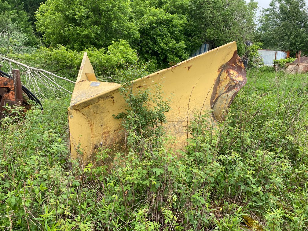 L/W 10' 8" Front V Plow
