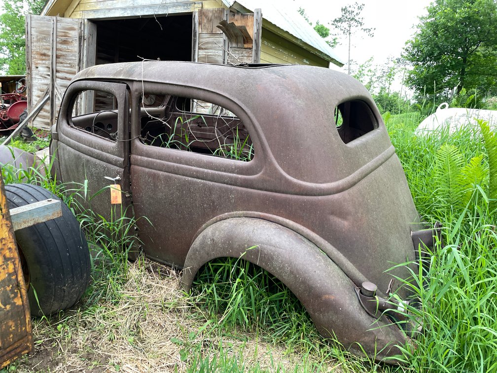 1930's Era Ford 2-Door Automobile (No Title, For Parts)