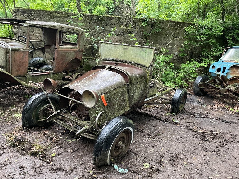 (2) 1928-1931 Ford Model A Cars (No Titles, For Parts)