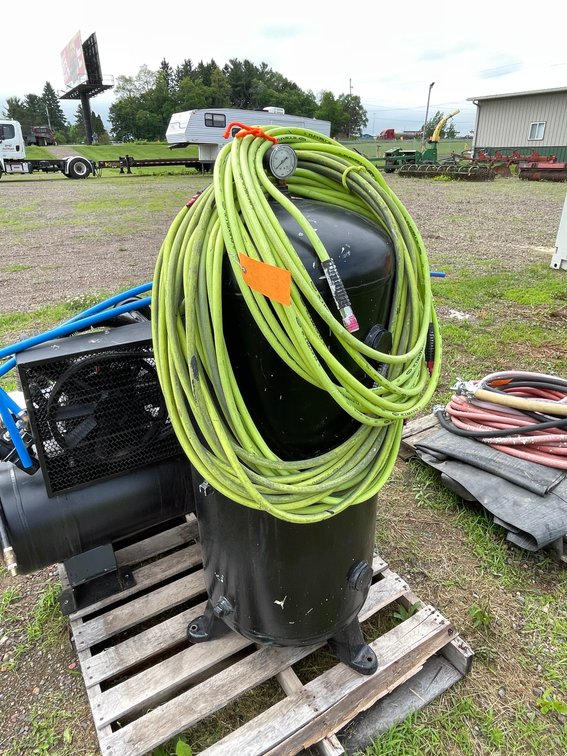 Air Compressor Tank with (3) Hoses