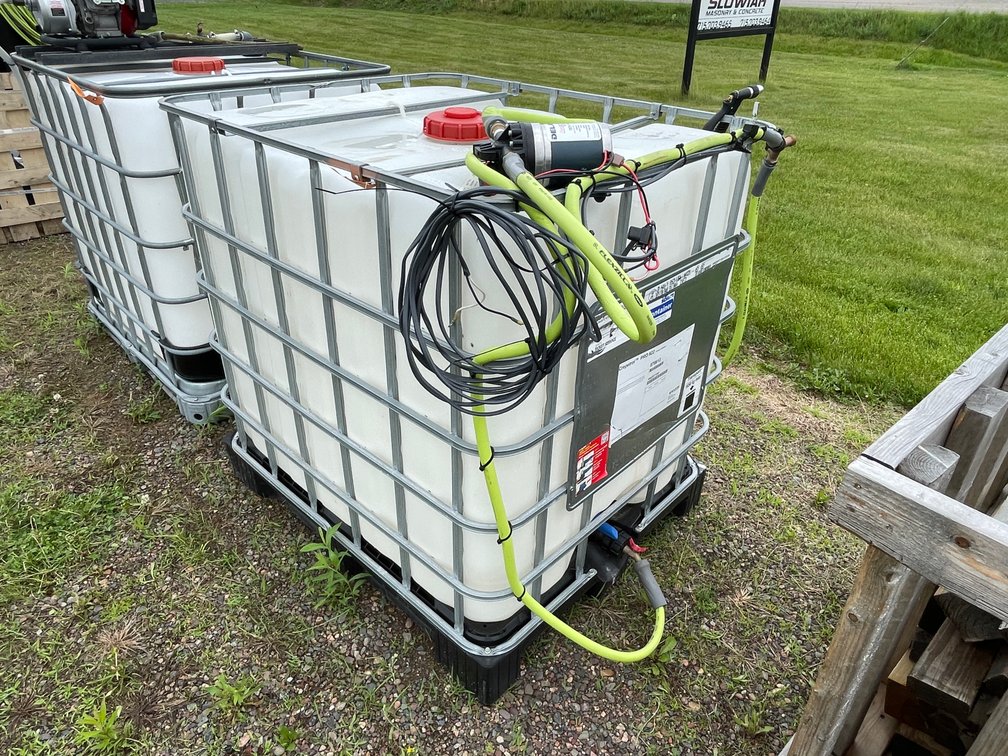 264-Gallon Poly Tank with 12V Electric Pump