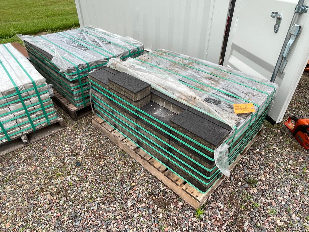 (2) Pallets of Commercial Grade Patio Pavers