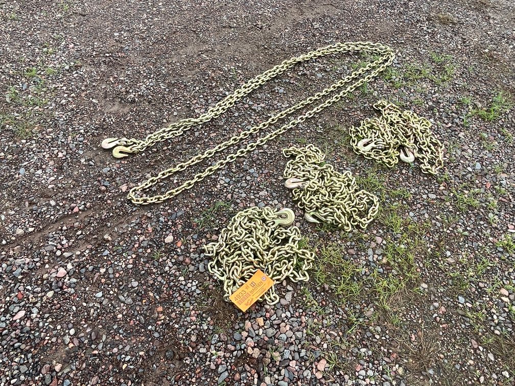(4) 1/4" Chains with Hooks