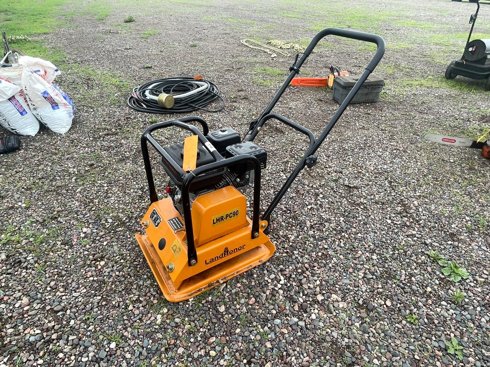 Landhonor Gas Powered Plate Compactor