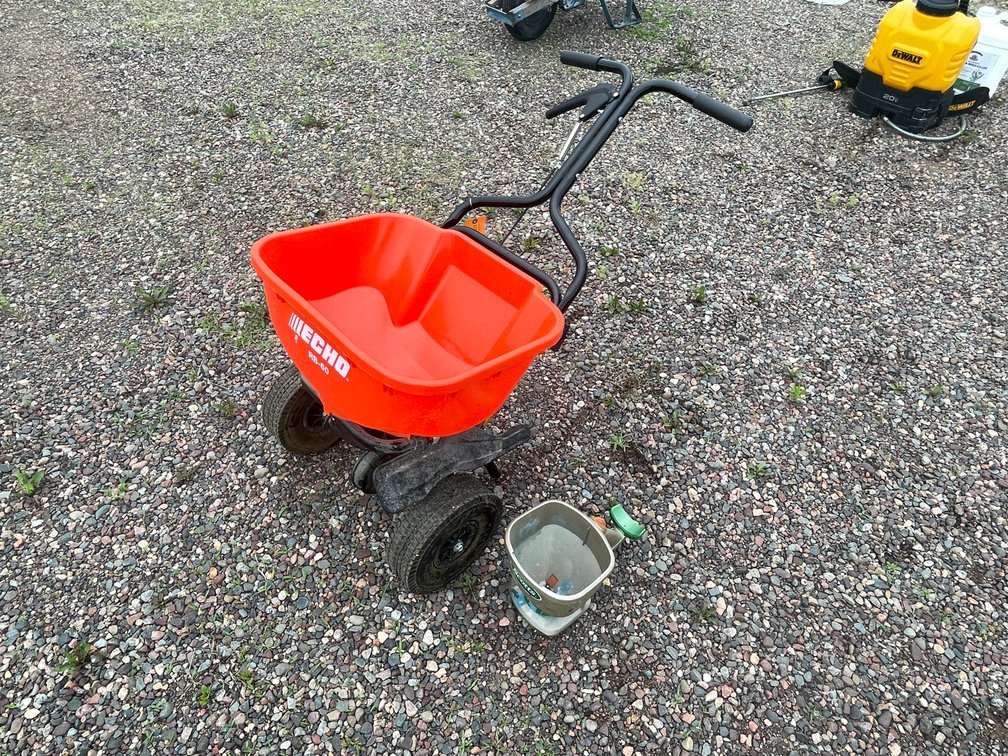Echo RB-60 Push Lawn Seeder/Fertilizer
