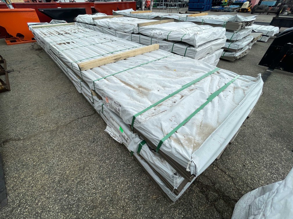 20' Bundle- Venture Brown Slotted Composite Deck Boards (O8)