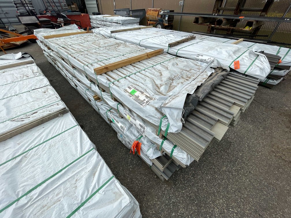 16' Bundle- Venture Khaki Slotted Composite Deck Boards (O8)