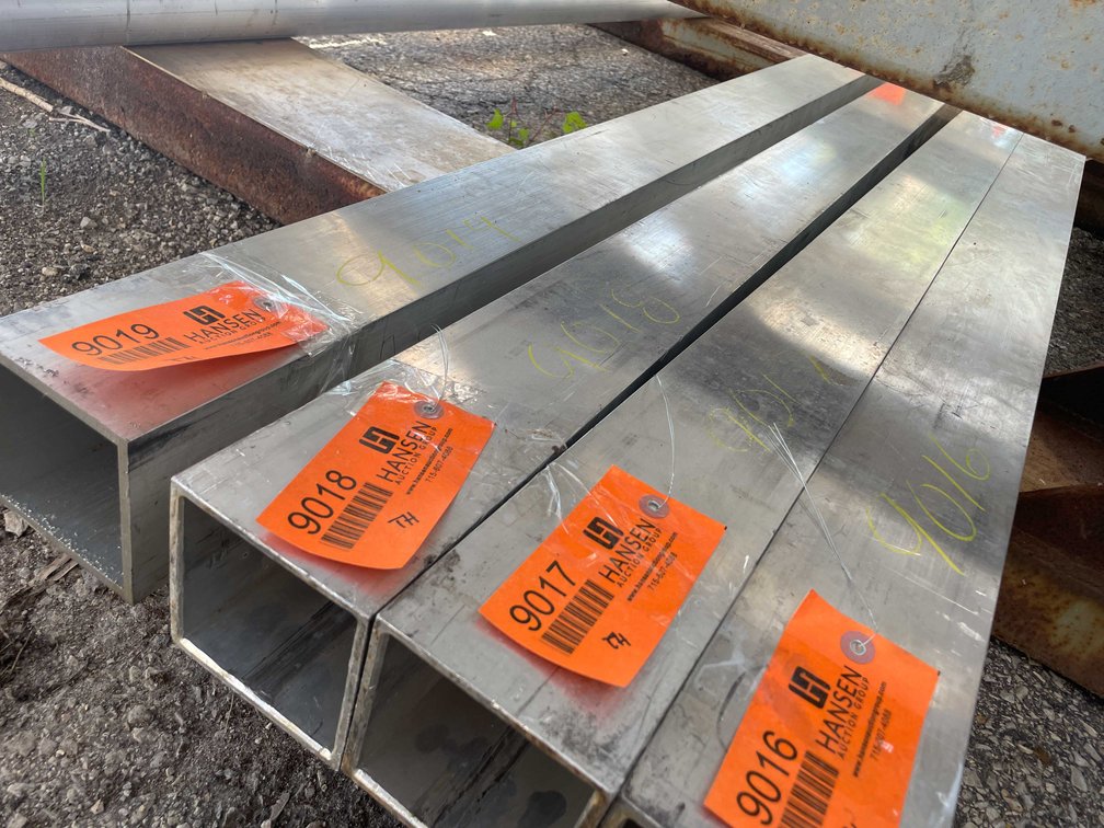 (1) Extruded Aluminum Square Tube Stock (CONTGREYRACK)