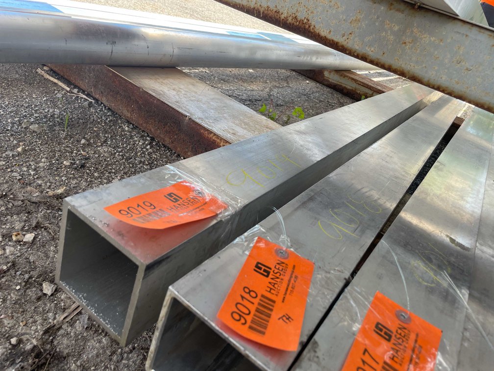 (1) Extruded Aluminum Square Tube Stock (CONTGREYRACK)