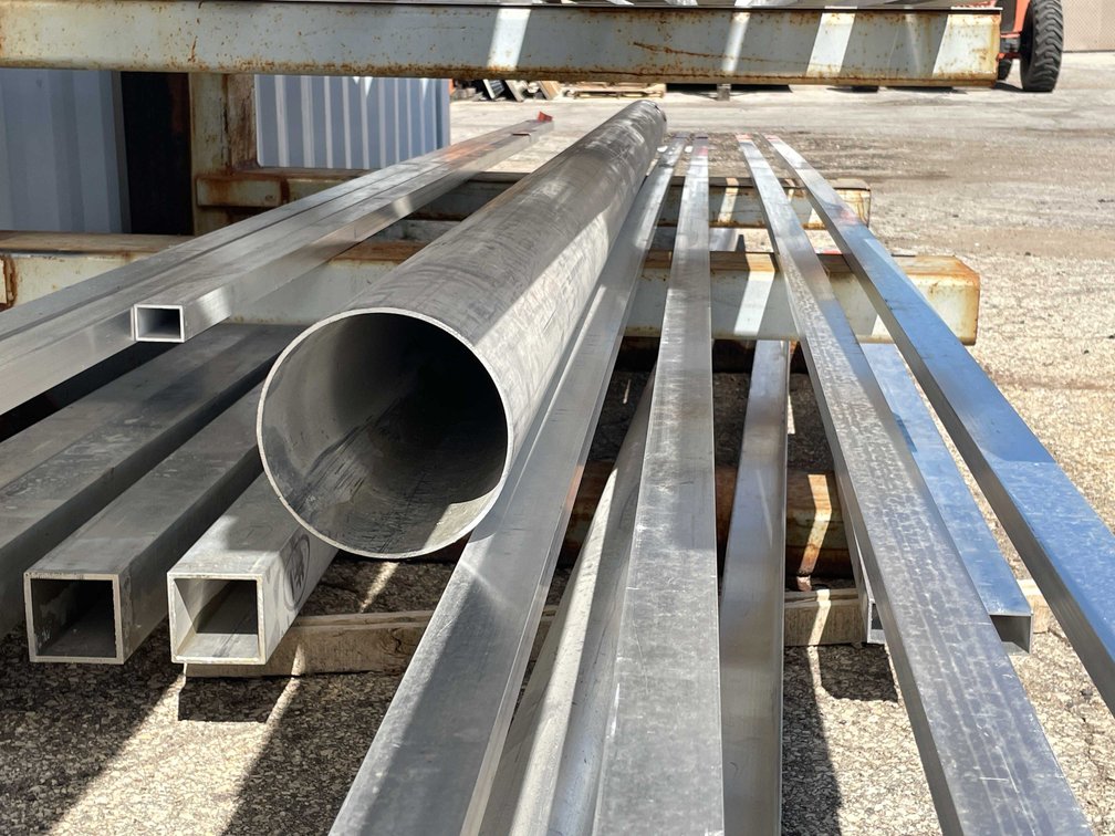 (1) Extruded Aluminum Pipe (CONTGREYRACK)