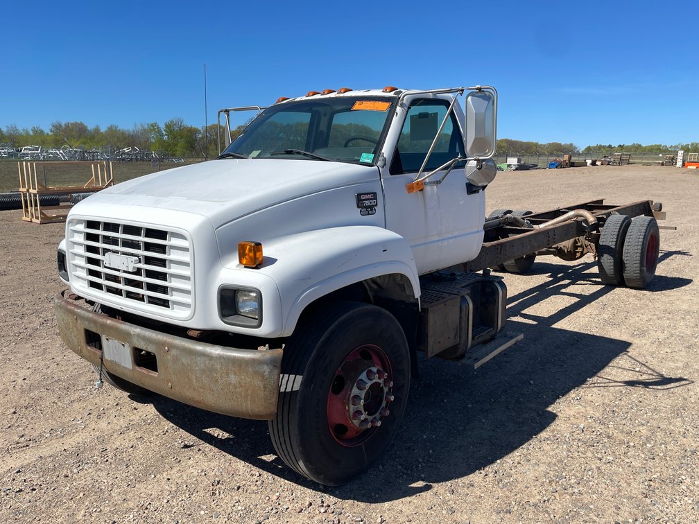 2001 GMC C7500 Cab and Chassis (Has MN Title)(Princeton, MN)