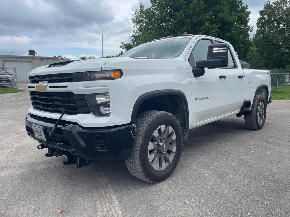 2025 Chevy 2500 HD Custom 4x4 Pickup Truck (Title in Delay)