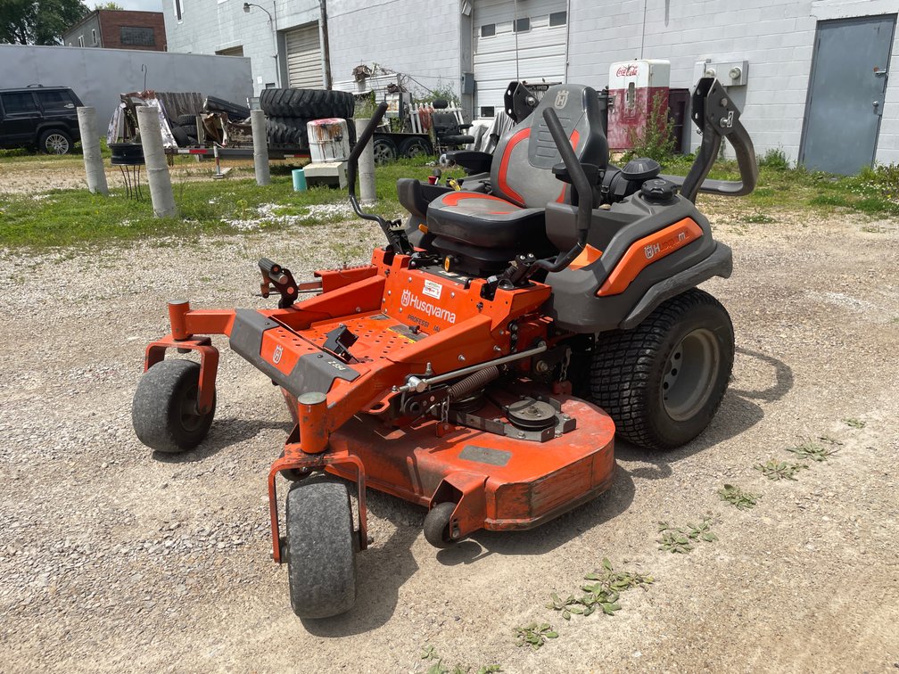 Husqvarna Professional Z554 Zero Turn Lawn Mower
