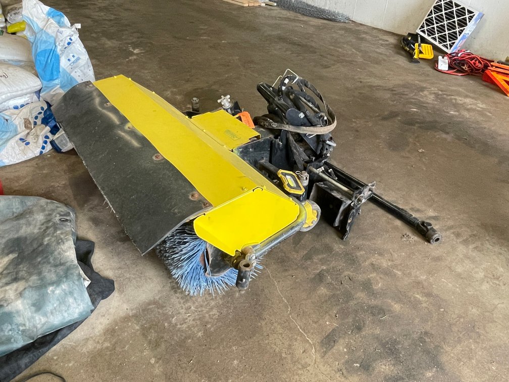 John Deere 52" Broom