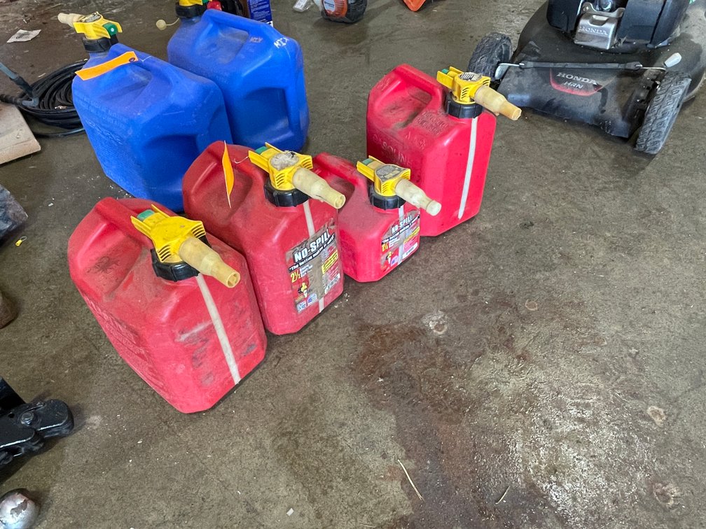 (4) No-Spill Plastic Gas Cans