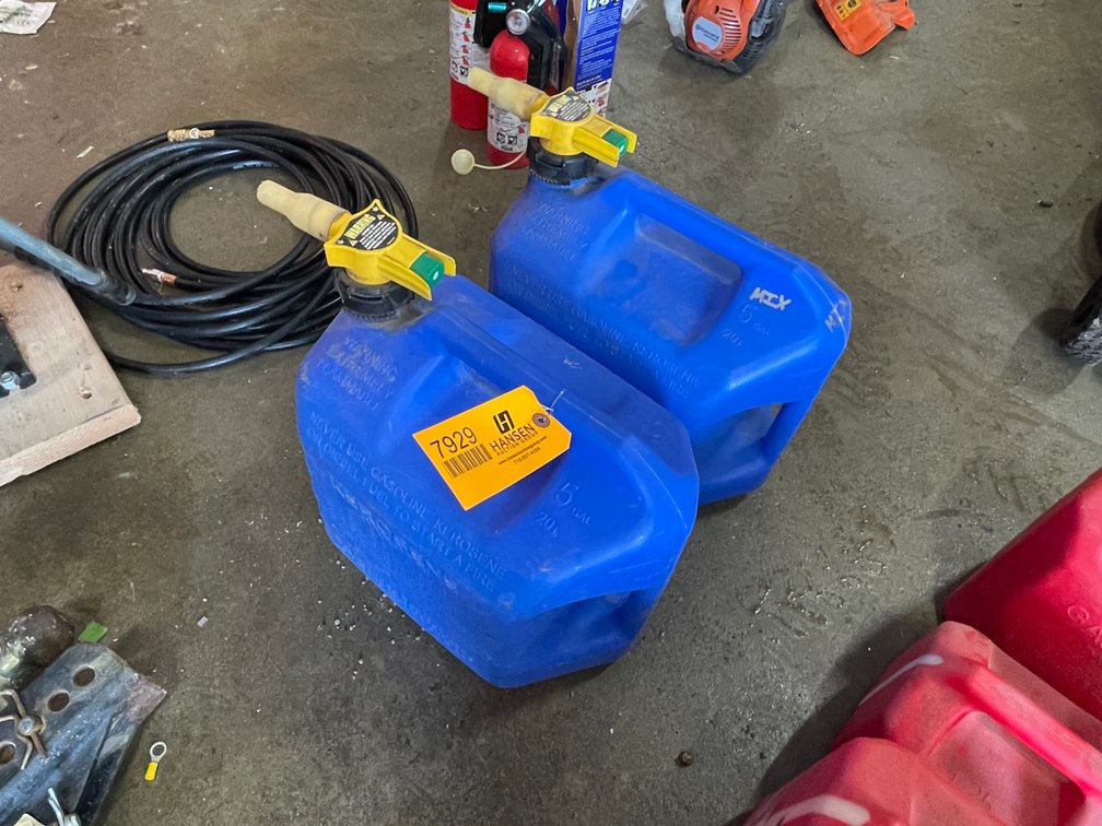 (2) No-Spill 5 Gallon Kerosene Cans