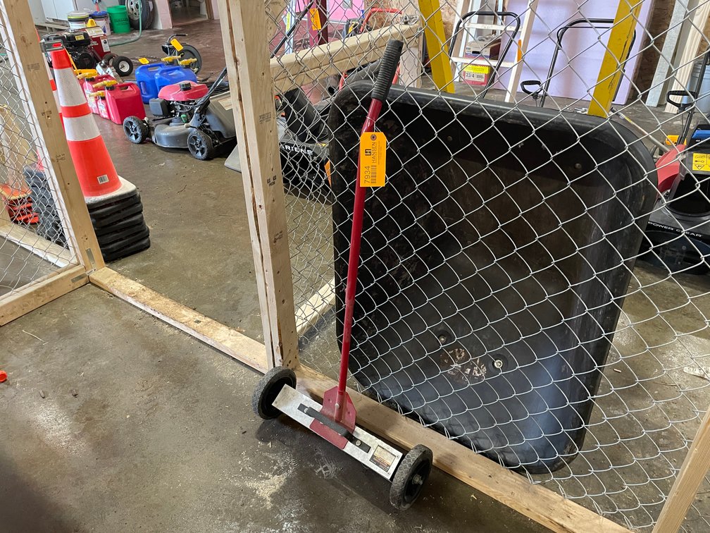 Tool Shop 22" Magnetic Sweeper