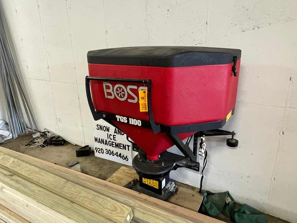 Boss TGS 1100 Hitch Mounted Salter