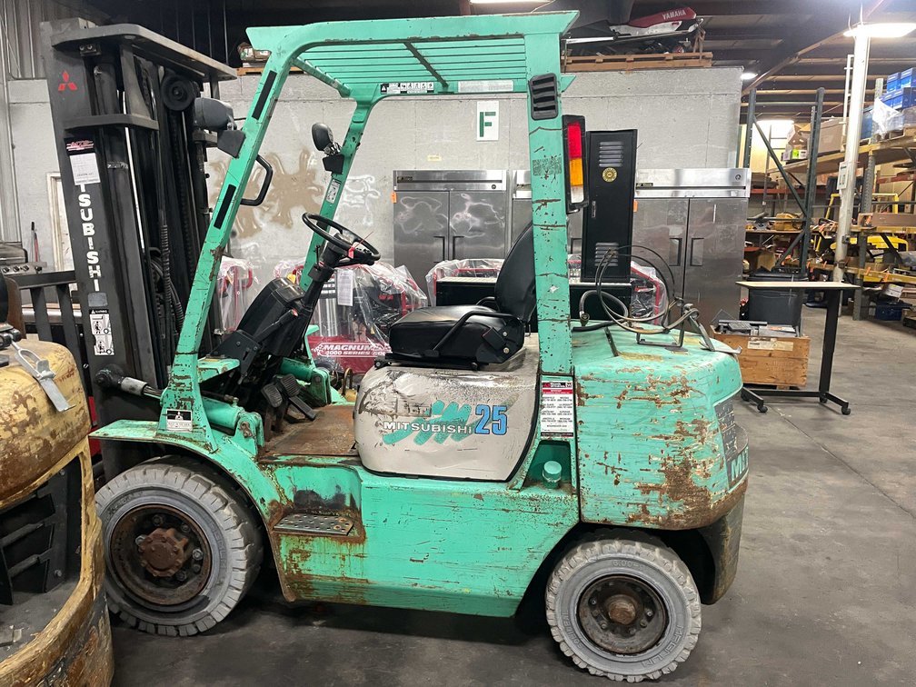 Mitsubishi 5000lb Capacity Forklift (E)