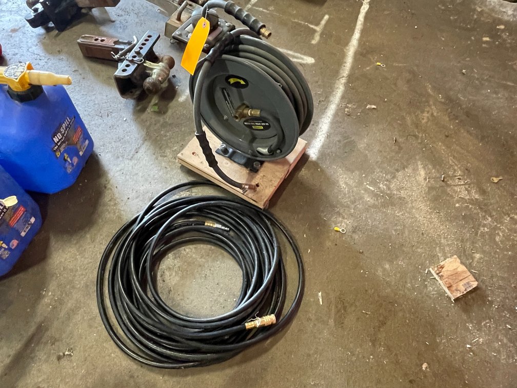 Performax 3/8" by 25' air hose reel with air hose