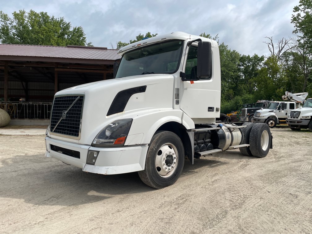2011 Volvo D11 Single Axle Day Cab (Title In Delay)