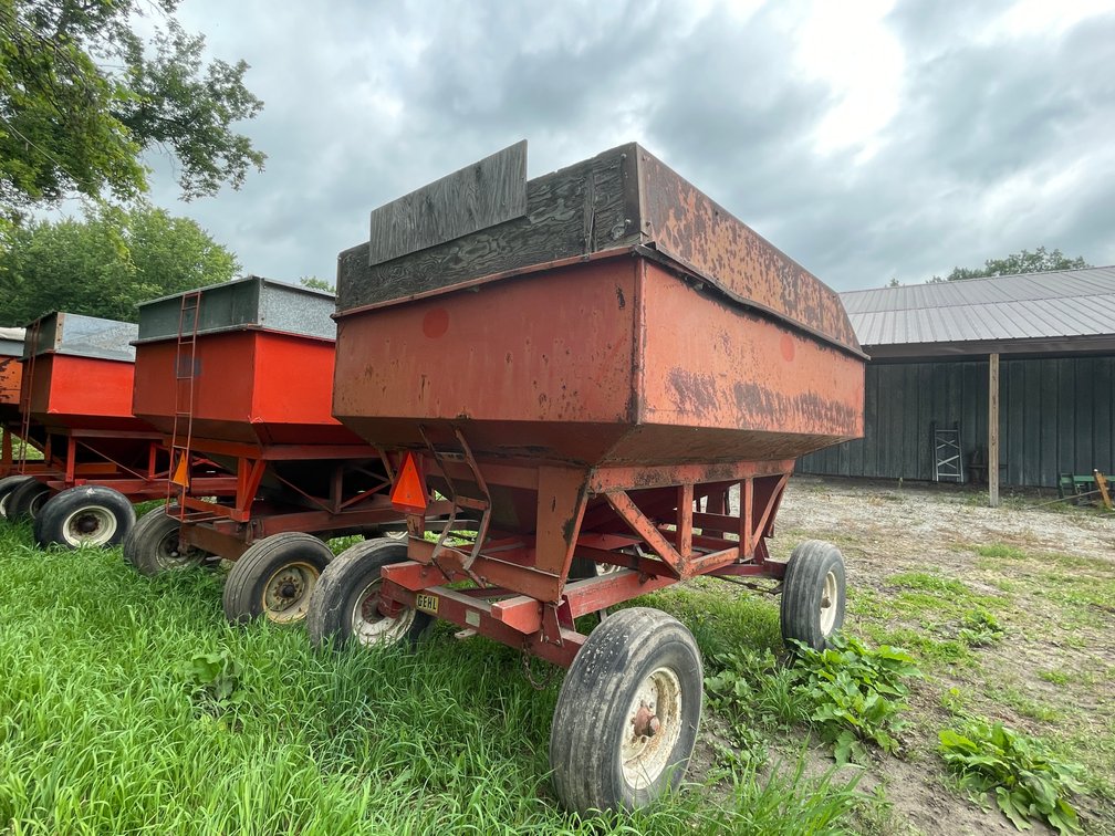 Knowles G900 Feed Wagon Gravity Box