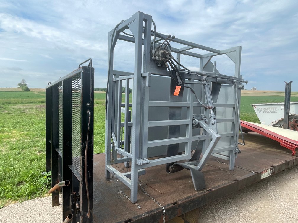 Tidenberg Heavy Duty Lay Down Cattle Chute