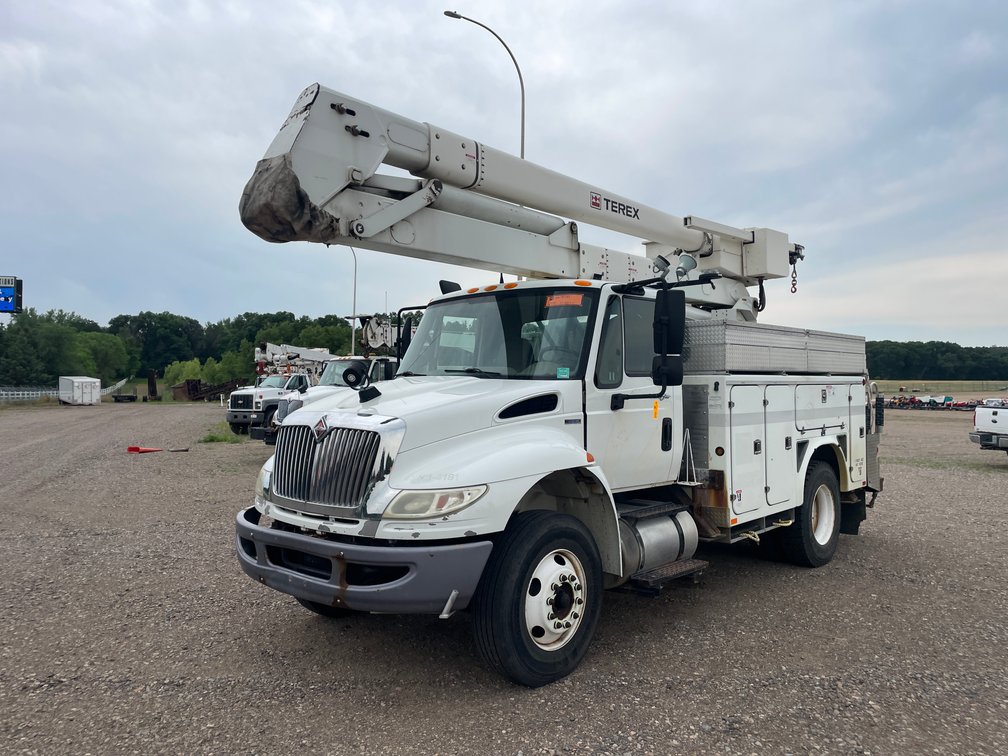 2010 International Durastar Bucket Truck (Has MN Title) (Princeton, MN)